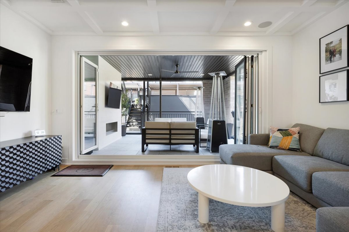 2640 N Bosworth Avenue Unit: 1N