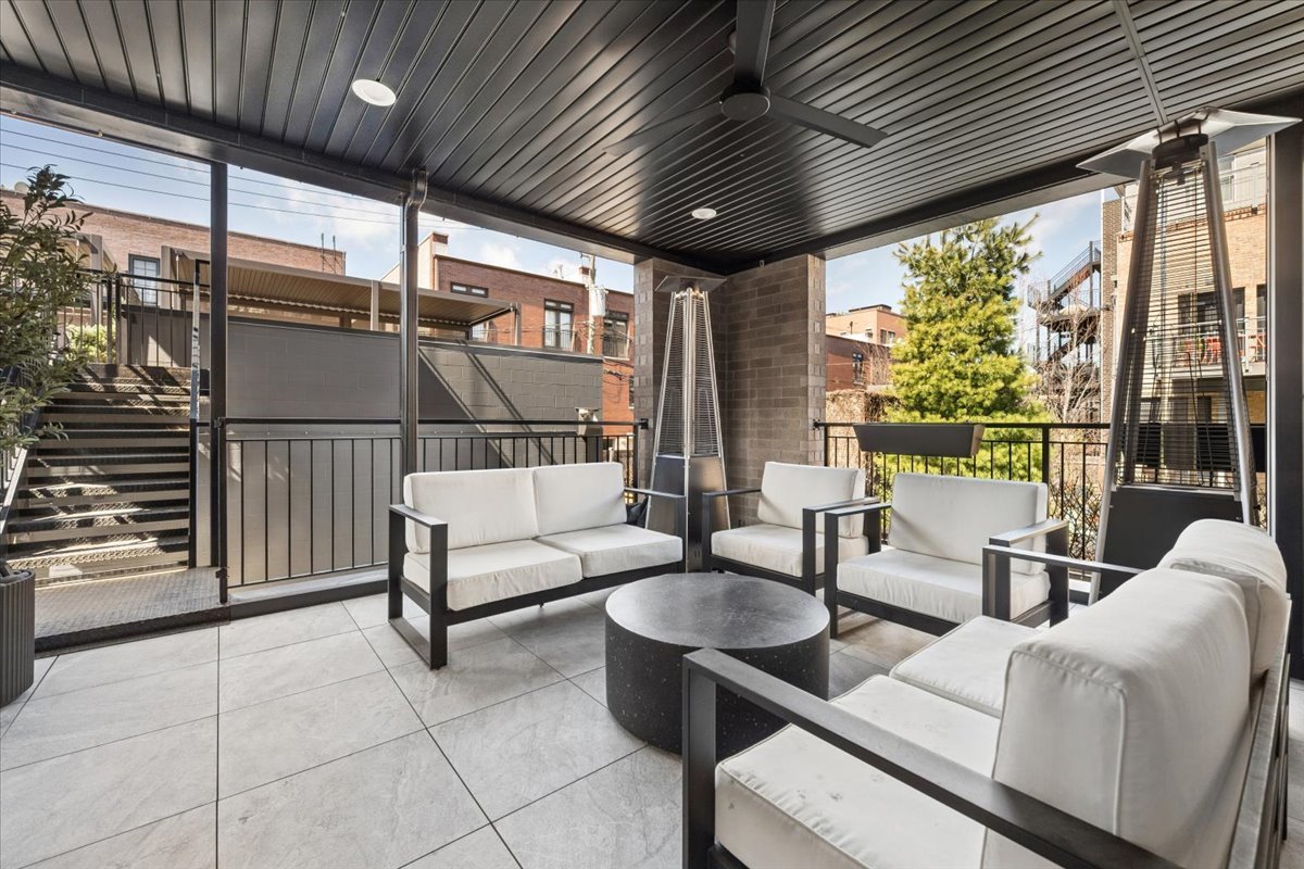 2640 N Bosworth Avenue Unit: 1N