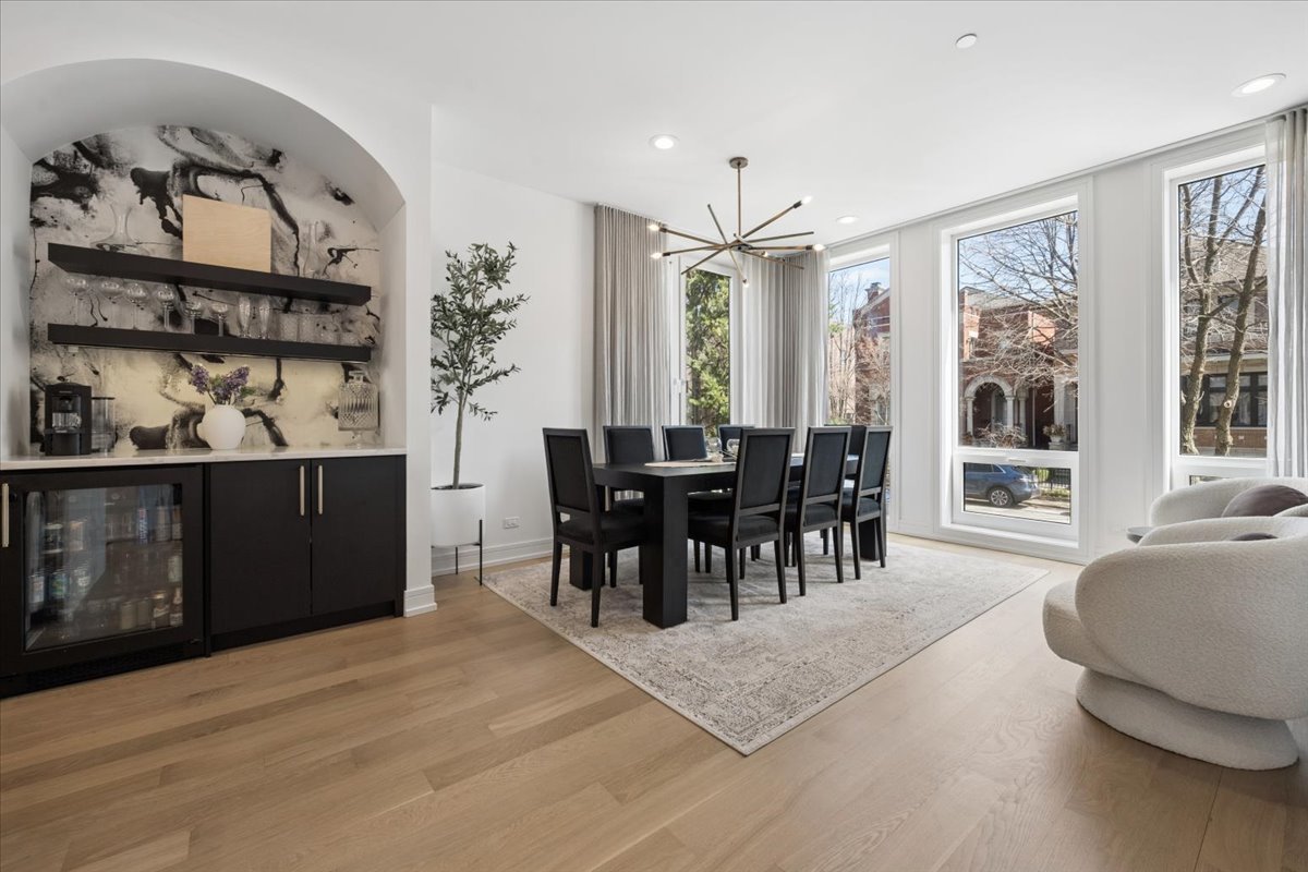 2640 N Bosworth Avenue Unit: 1N