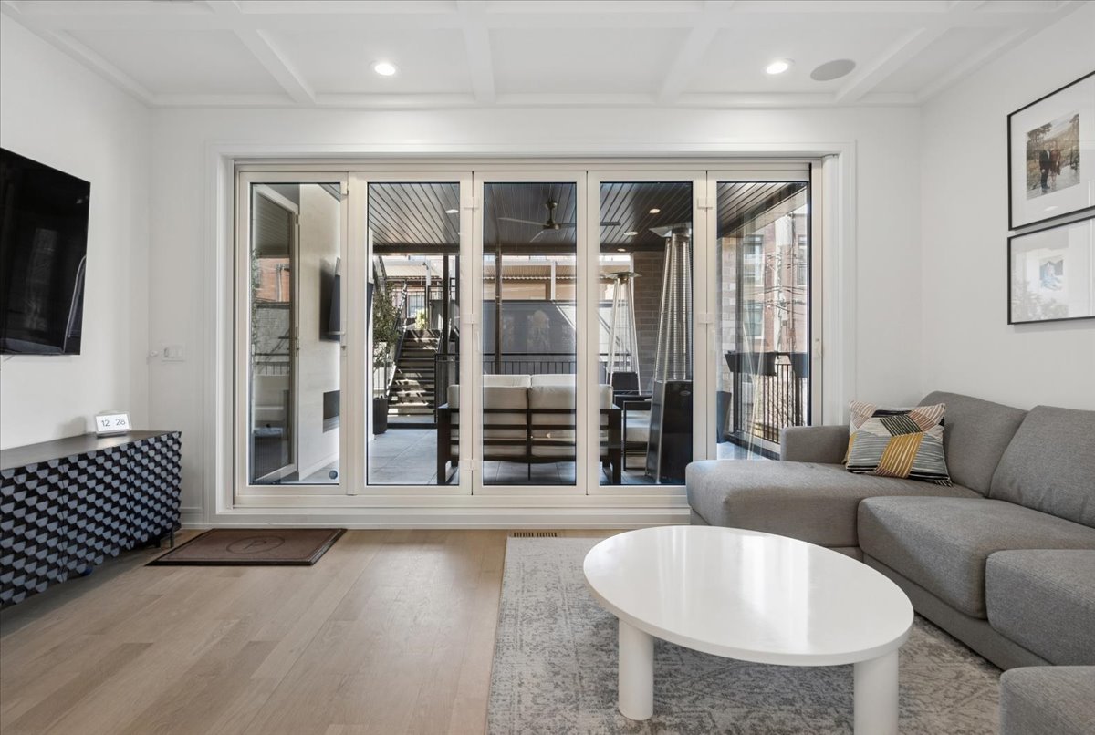 2640 N Bosworth Avenue Unit: 1N