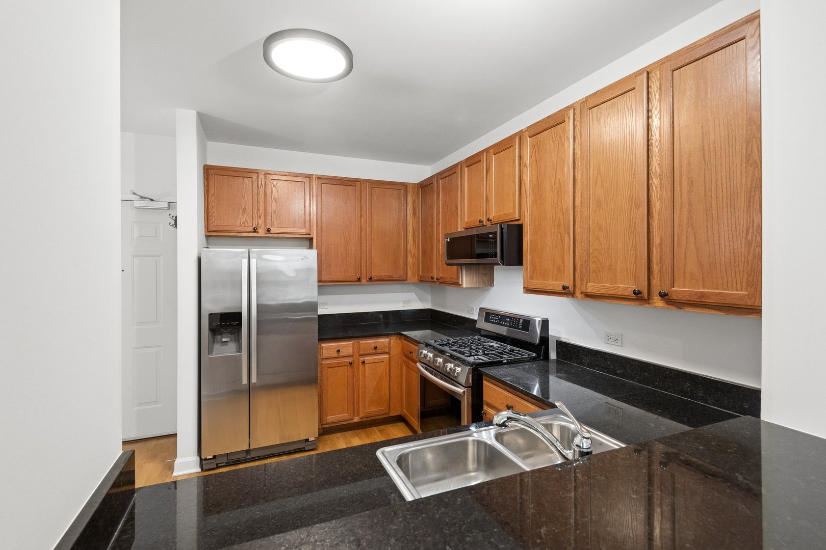 1600 S PRAIRIE Avenue Unit: 705