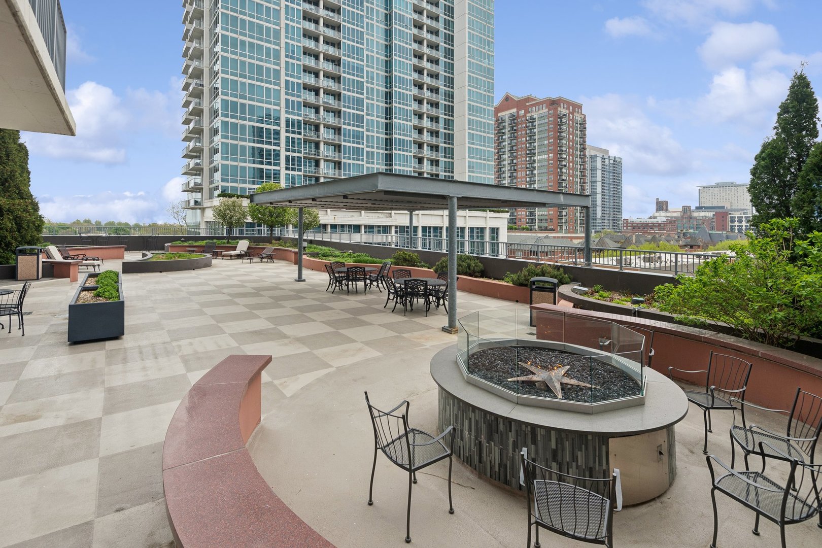 1600 S PRAIRIE Avenue Unit: 705