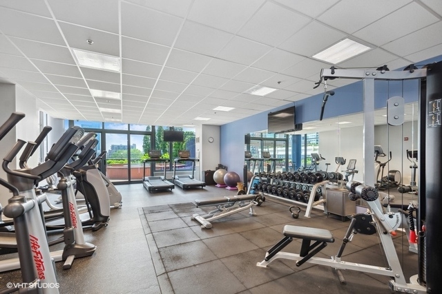 1600 S PRAIRIE Avenue Unit: 705