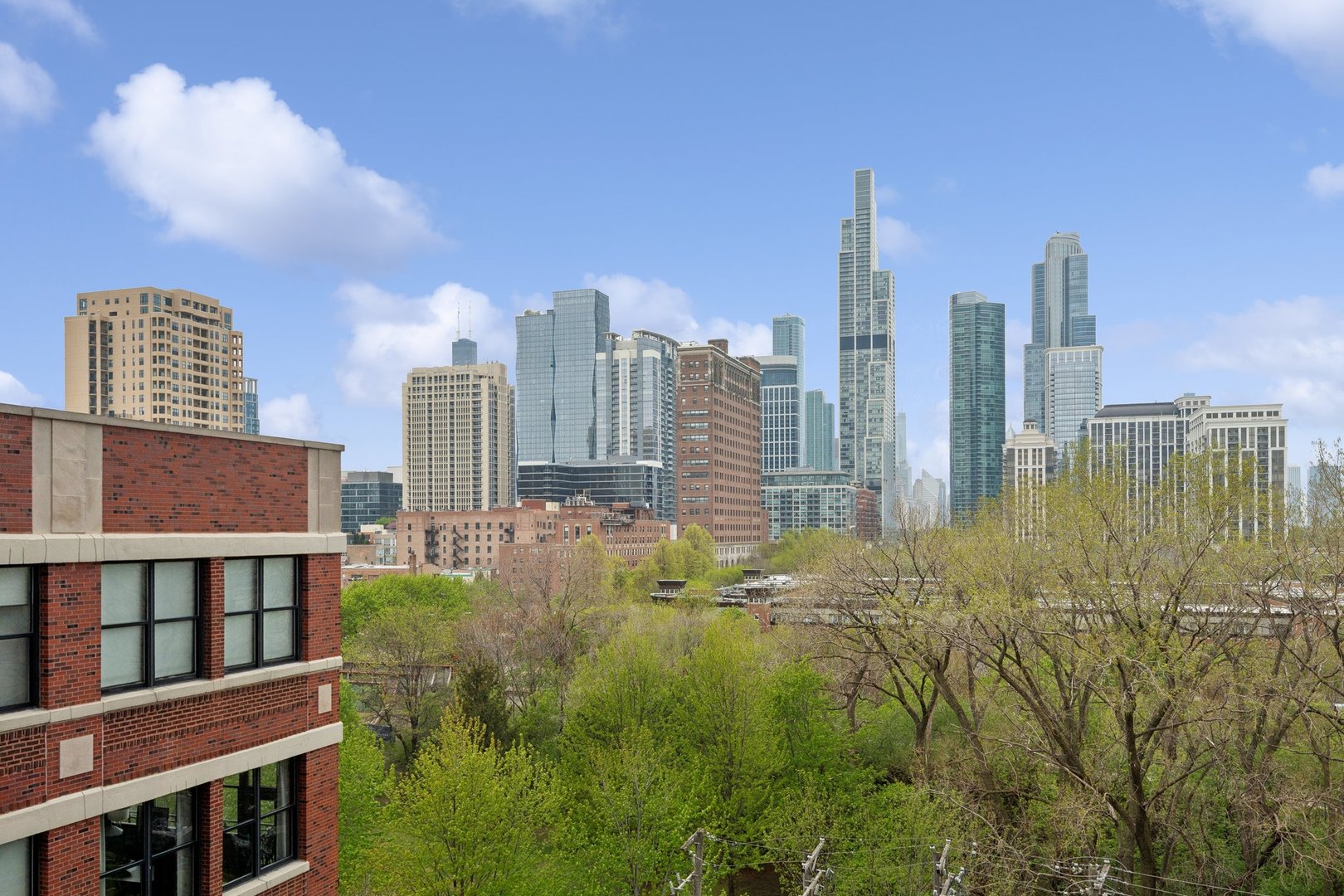 1600 S PRAIRIE Avenue Unit: 705