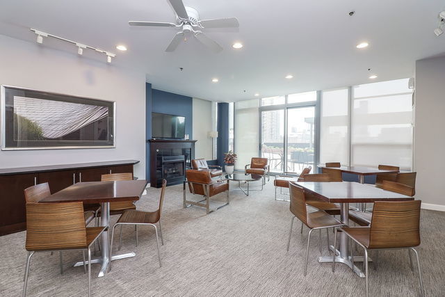 1600 S PRAIRIE Avenue Unit: 705