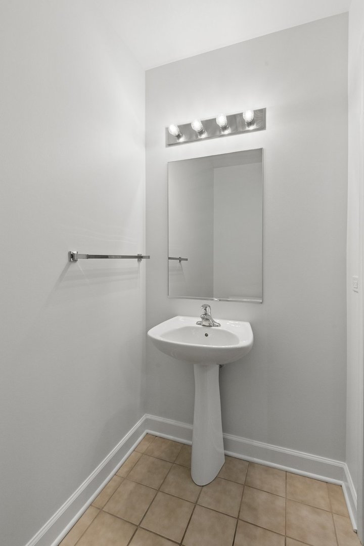 1600 S PRAIRIE Avenue Unit: 705