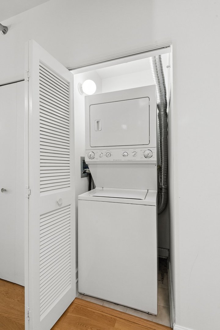 1600 S PRAIRIE Avenue Unit: 705