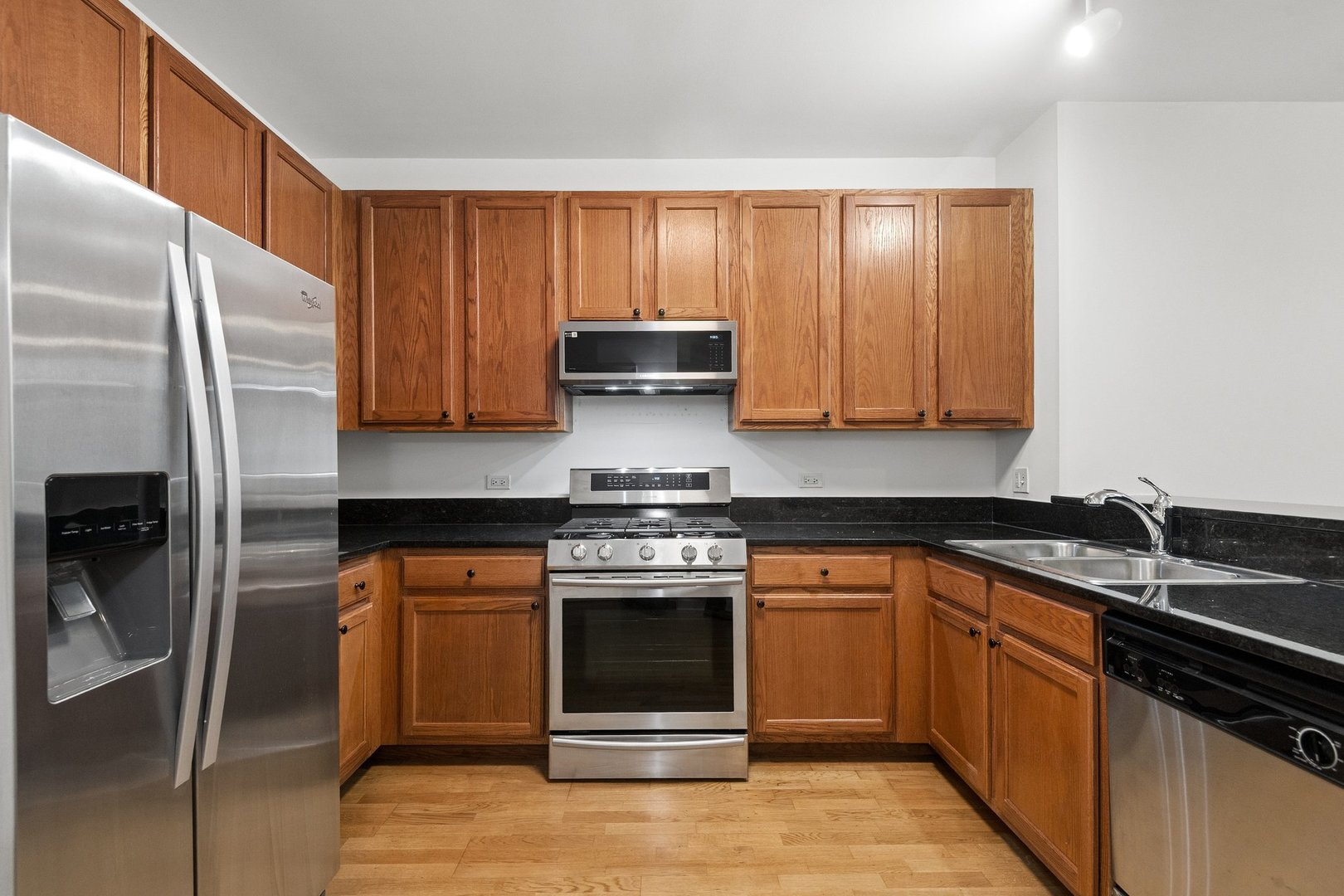1600 S PRAIRIE Avenue Unit: 705