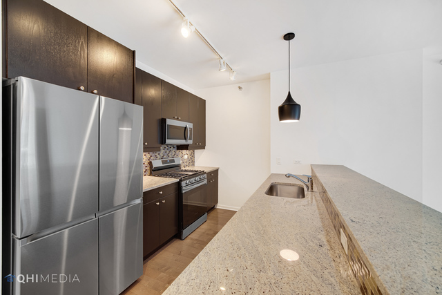 123 S GREEN Street Unit: 1107B