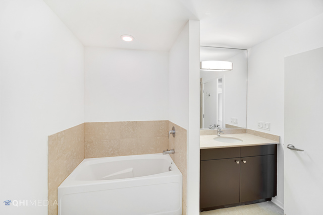 123 S GREEN Street Unit: 1107B