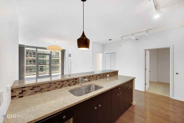 123 S GREEN Street Unit: 1107B