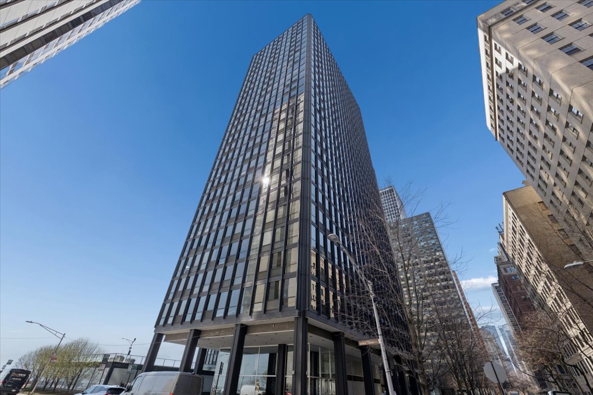910 N LAKE SHORE Drive Unit: 1415