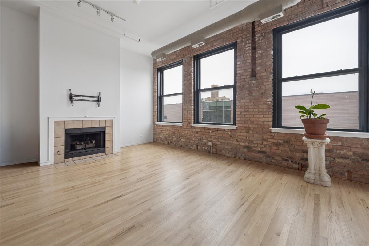 3151 N Lincoln Avenue Unit: 304