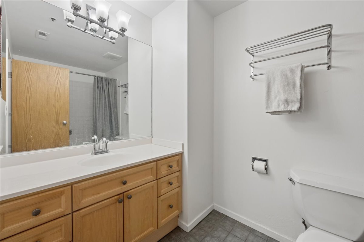 3151 N Lincoln Avenue Unit: 304