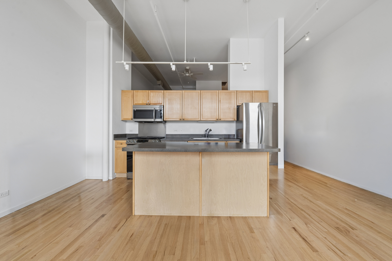 3151 N Lincoln Avenue Unit: 304