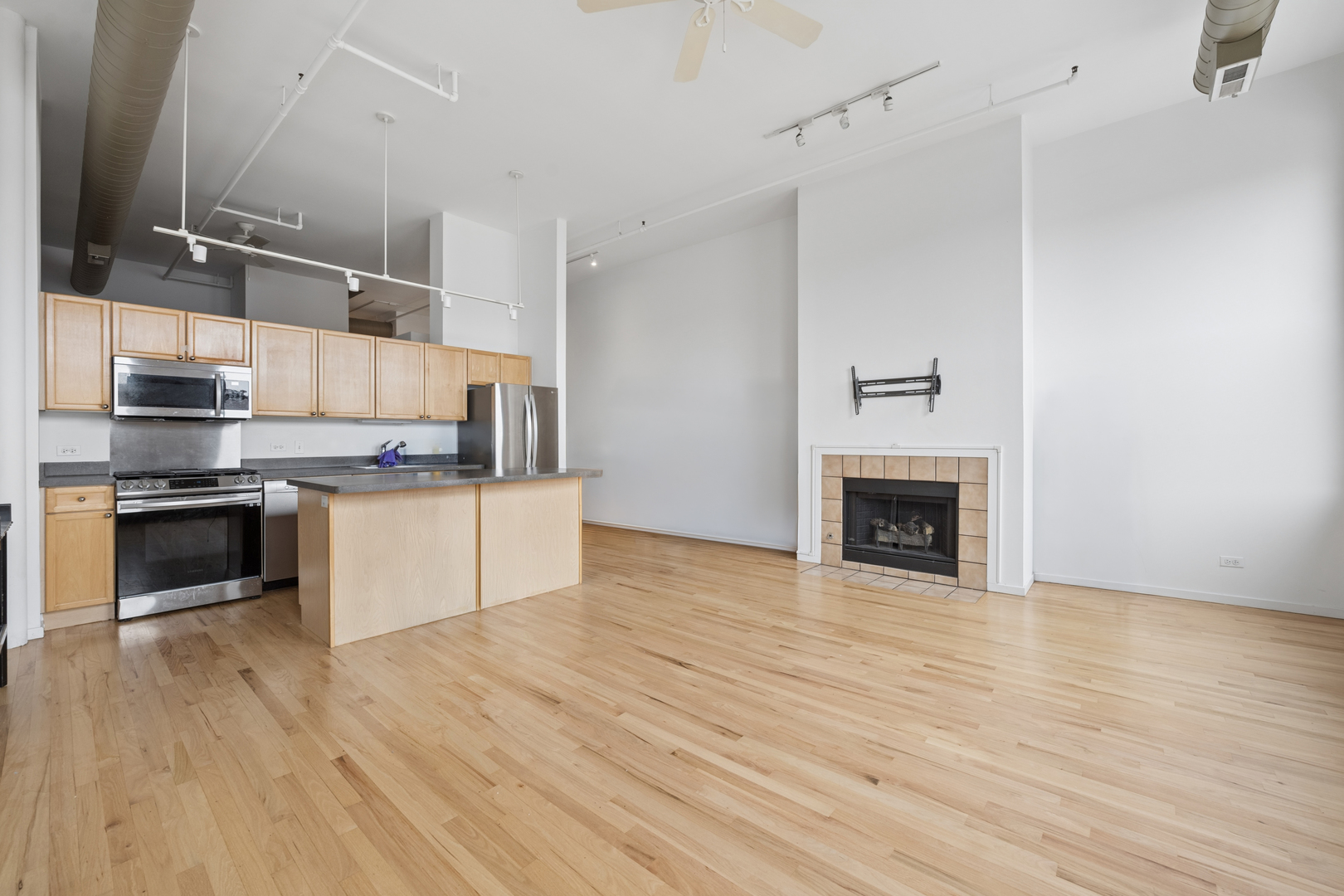 3151 N Lincoln Avenue Unit: 304