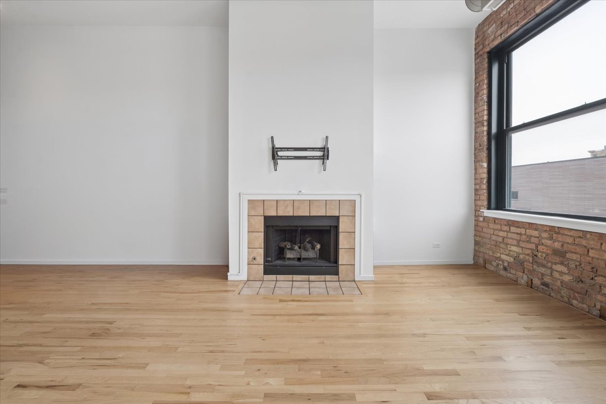 3151 N Lincoln Avenue Unit: 304