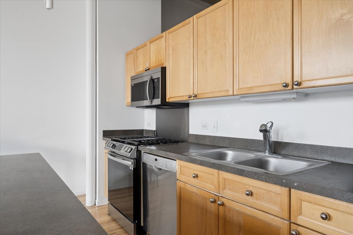 3151 N Lincoln Avenue Unit: 304