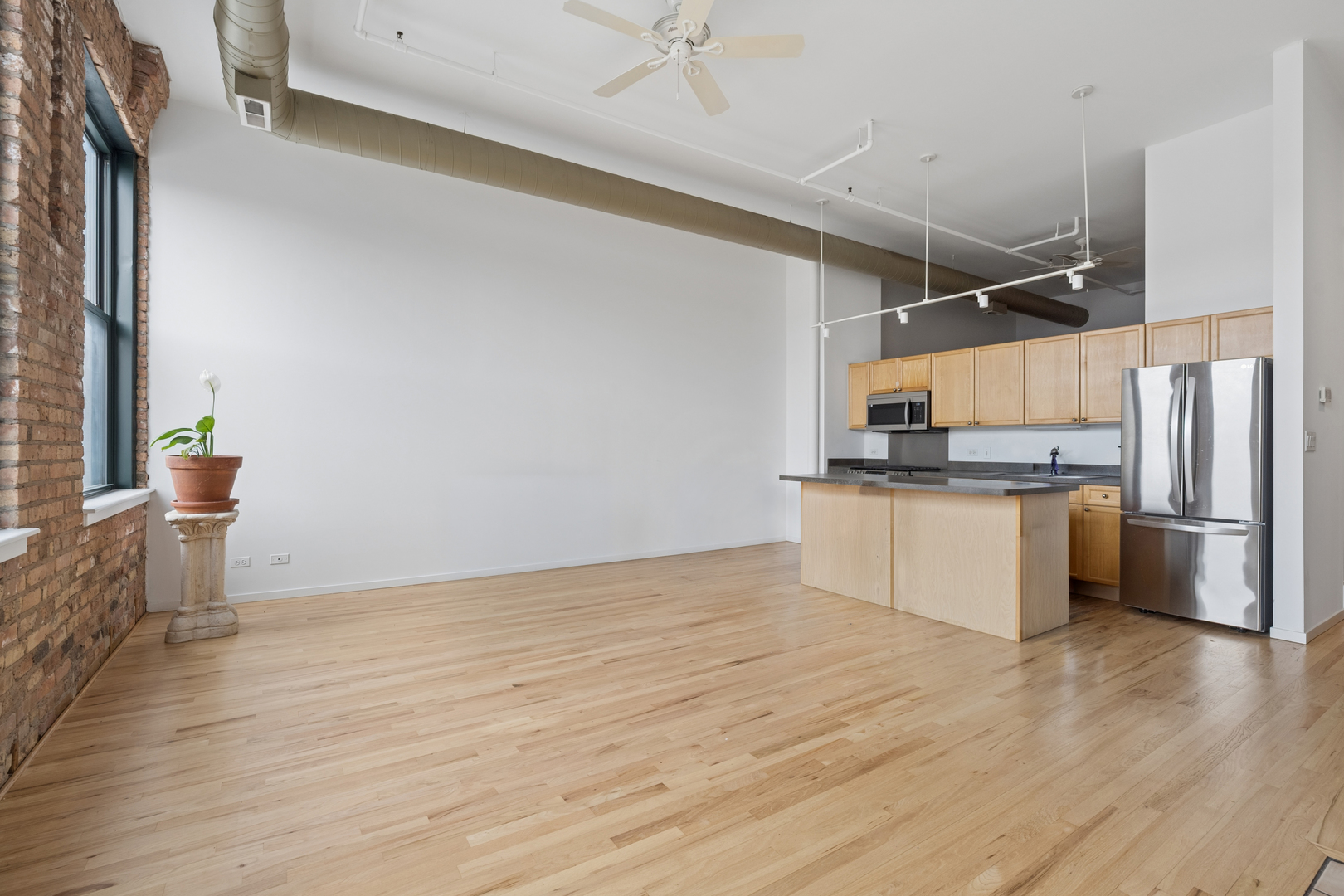 3151 N Lincoln Avenue Unit: 304