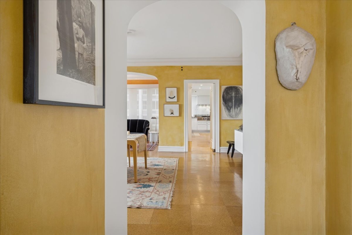 707 W JUNIOR Terrace Unit: 10