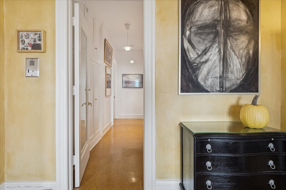 707 W JUNIOR Terrace Unit: 10