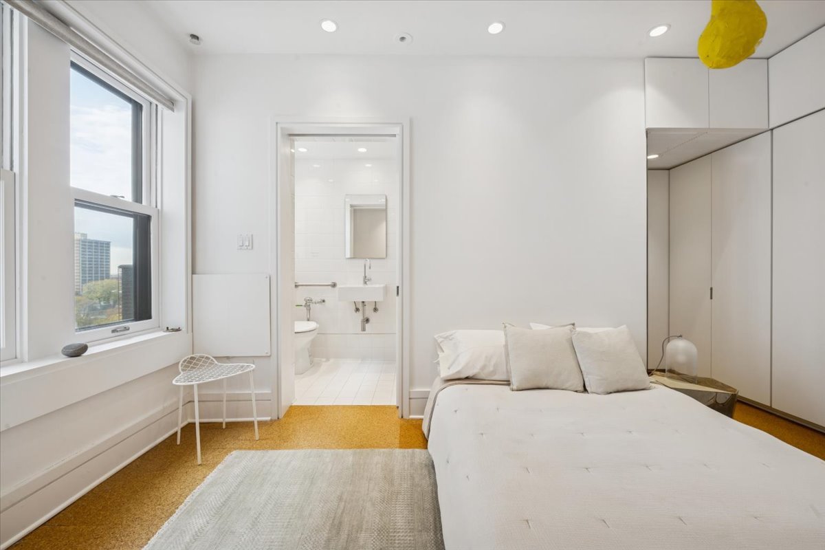 707 W JUNIOR Terrace Unit: 10