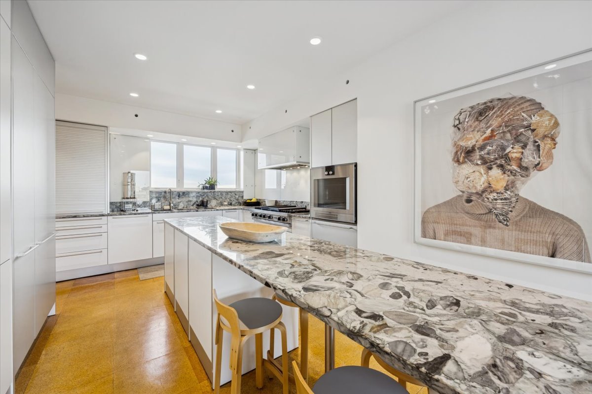 707 W JUNIOR Terrace Unit: 10