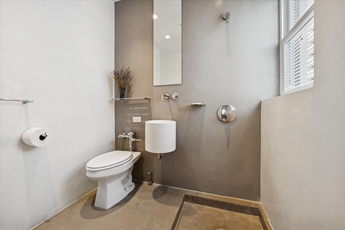 707 W JUNIOR Terrace Unit: 10
