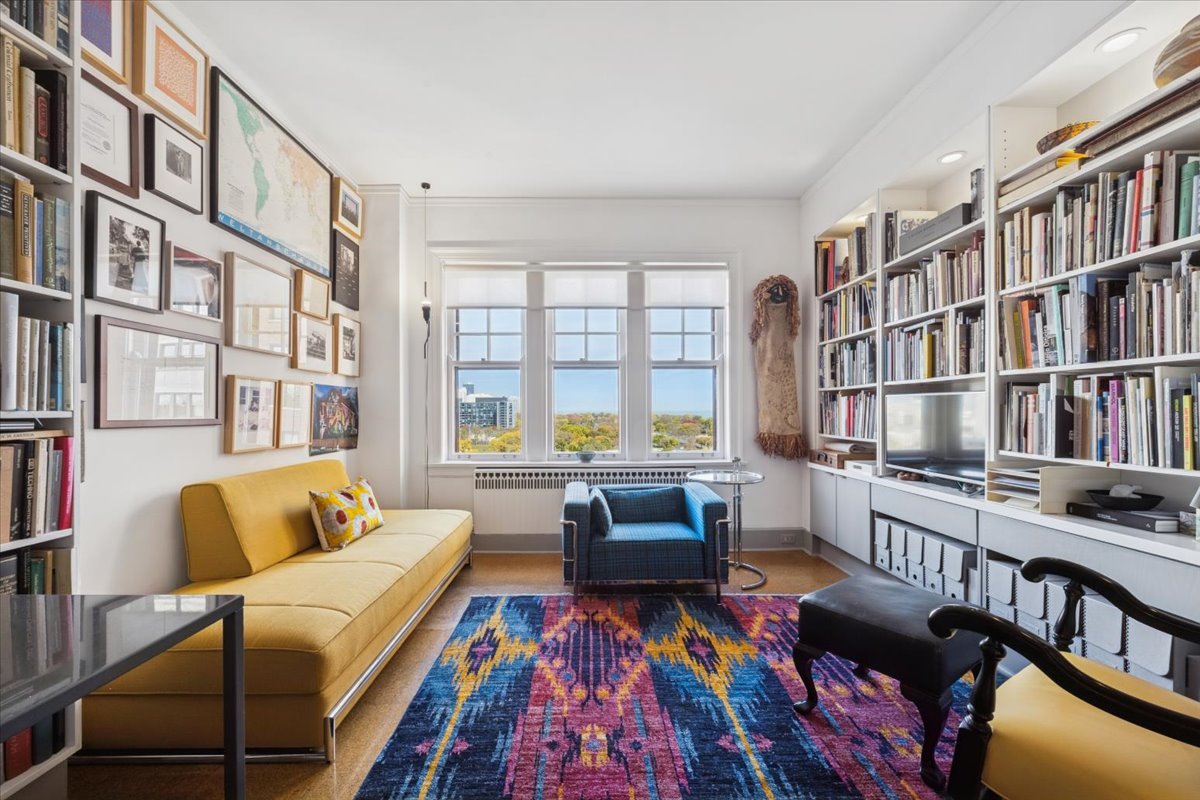 707 W JUNIOR Terrace Unit: 10