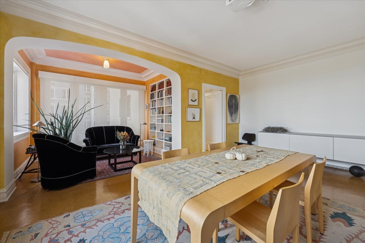 707 W JUNIOR Terrace Unit: 10