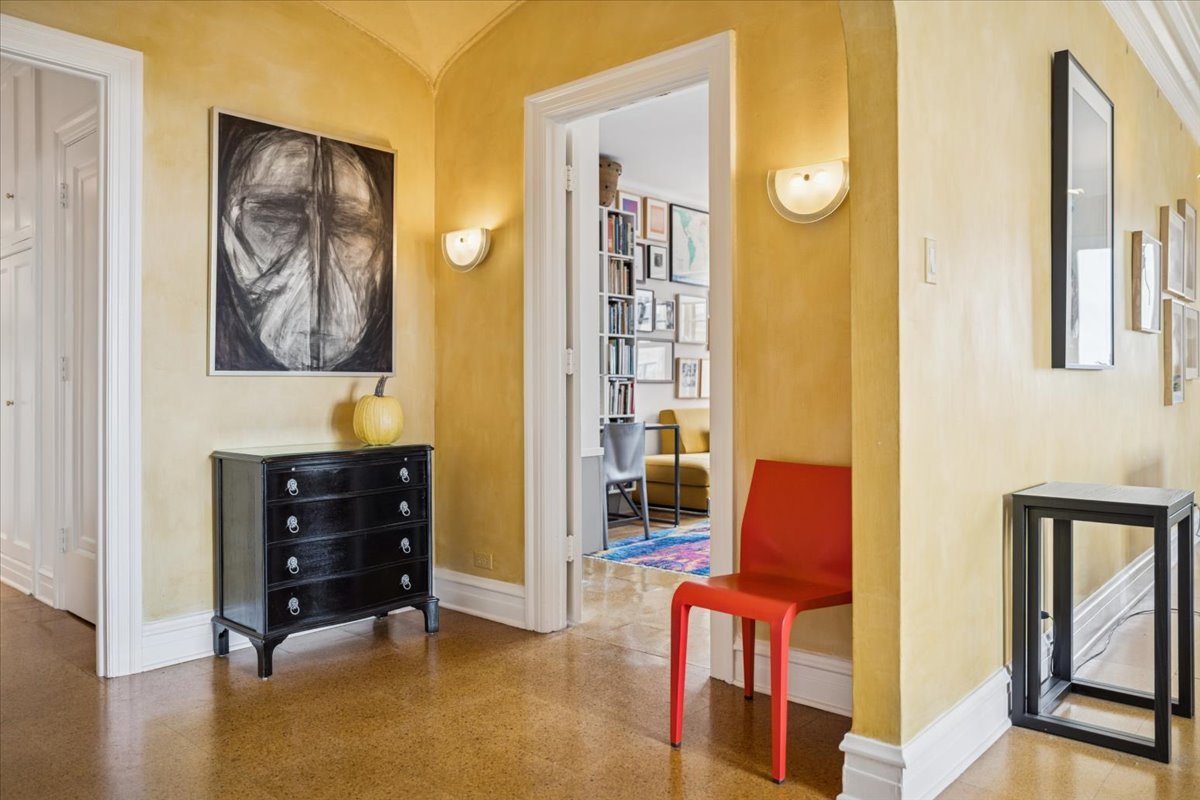 707 W JUNIOR Terrace Unit: 10