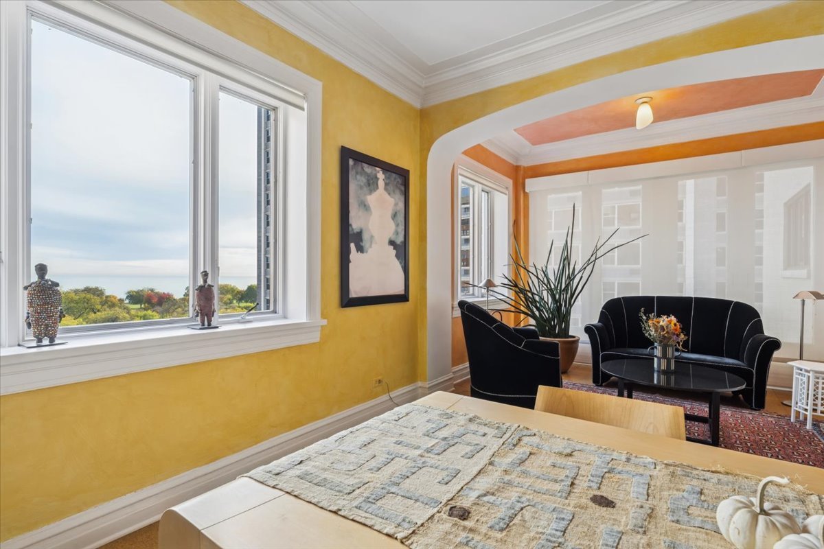 707 W JUNIOR Terrace Unit: 10