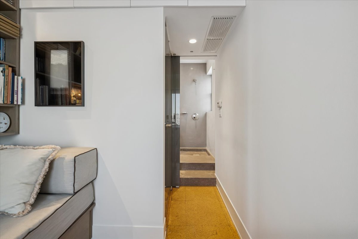 707 W JUNIOR Terrace Unit: 10