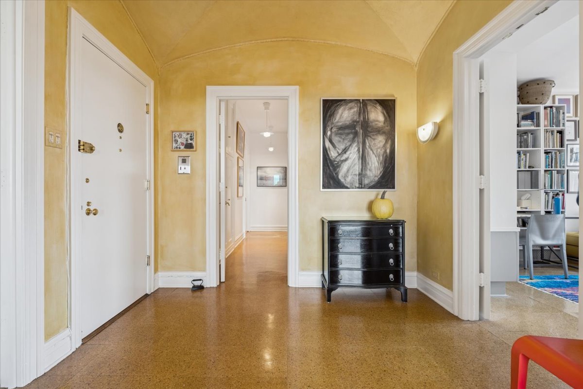 707 W JUNIOR Terrace Unit: 10