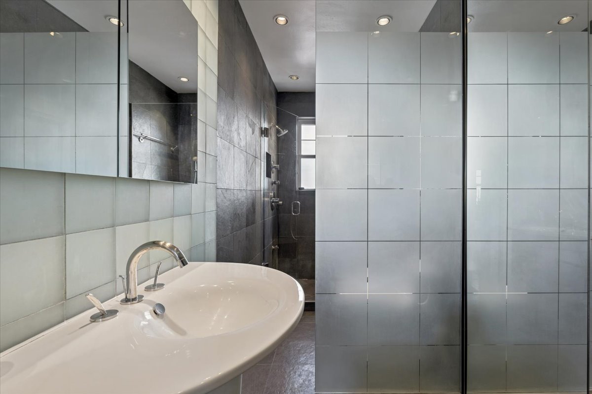 707 W JUNIOR Terrace Unit: 10