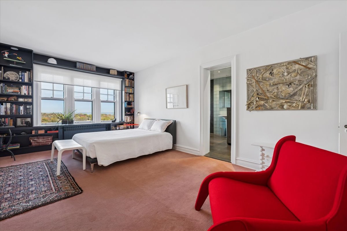 707 W JUNIOR Terrace Unit: 10