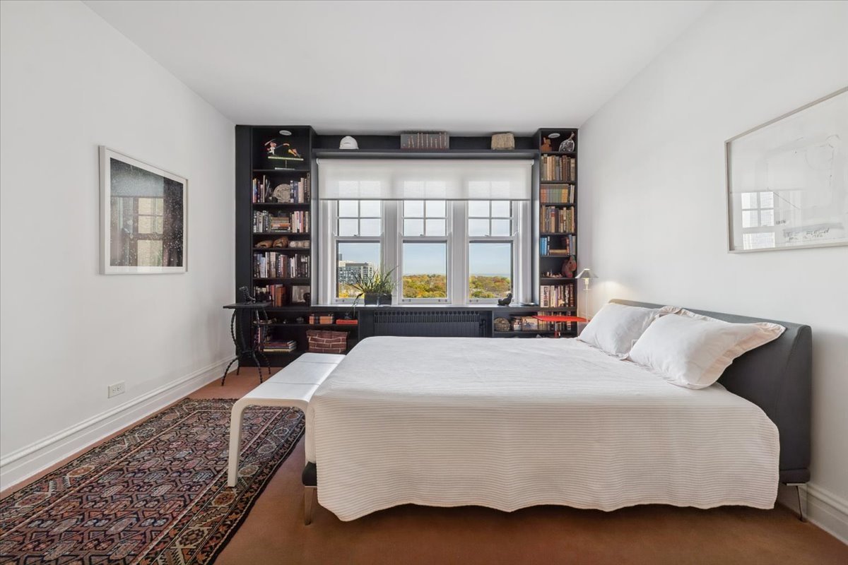707 W JUNIOR Terrace Unit: 10