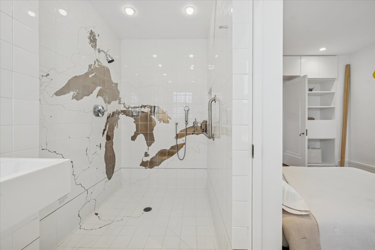 707 W JUNIOR Terrace Unit: 10