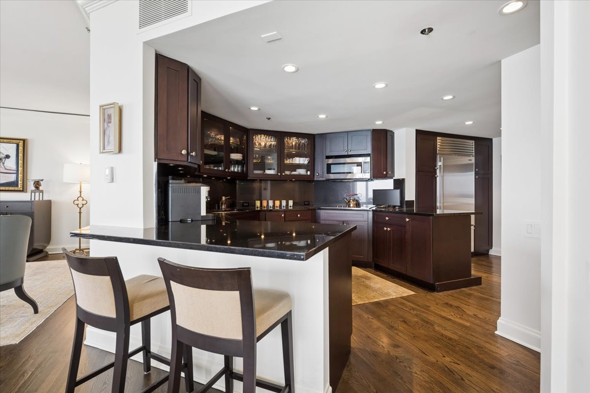 950 N Michigan Avenue Unit: 3805
