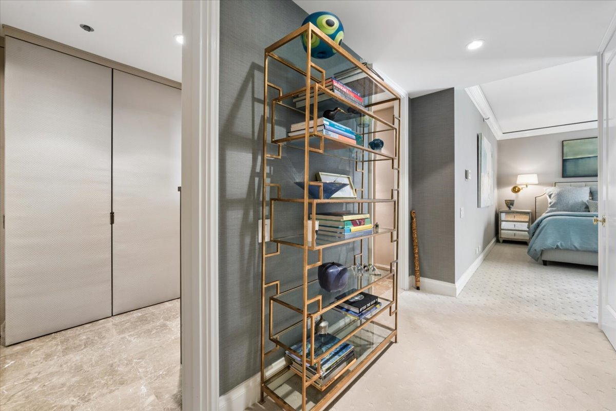 950 N Michigan Avenue Unit: 3805