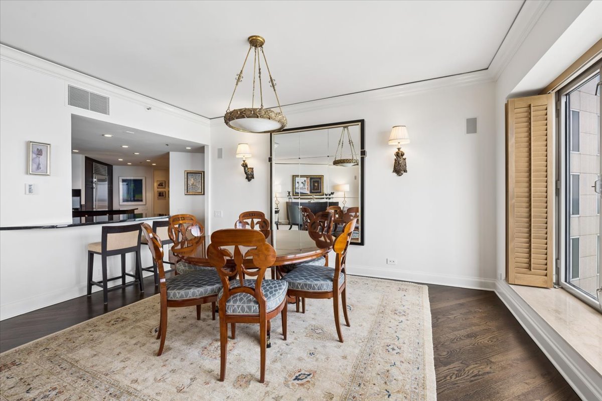 950 N Michigan Avenue Unit: 3805
