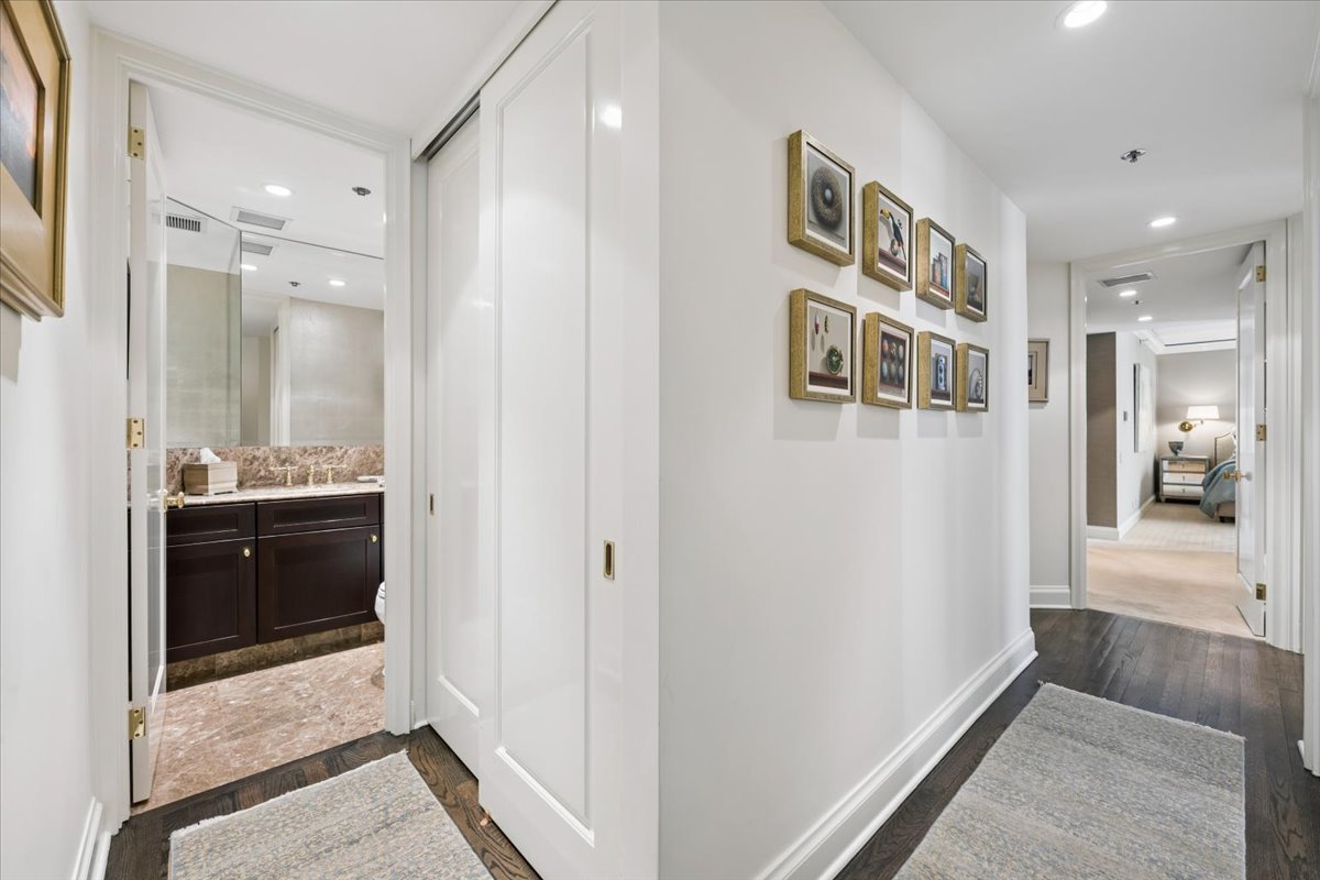 950 N Michigan Avenue Unit: 3805