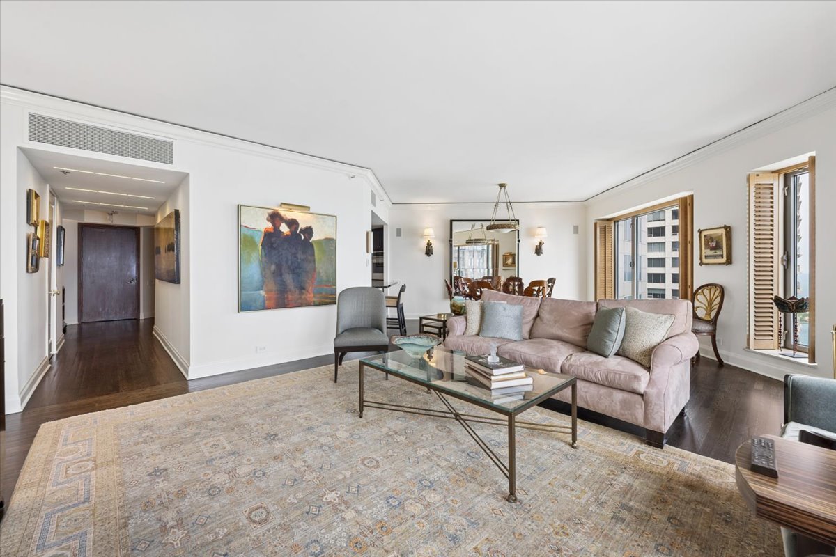 950 N Michigan Avenue Unit: 3805