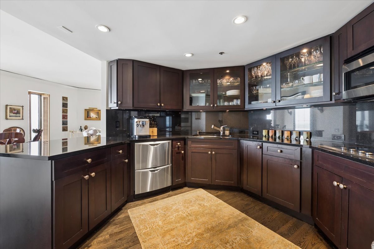 950 N Michigan Avenue Unit: 3805
