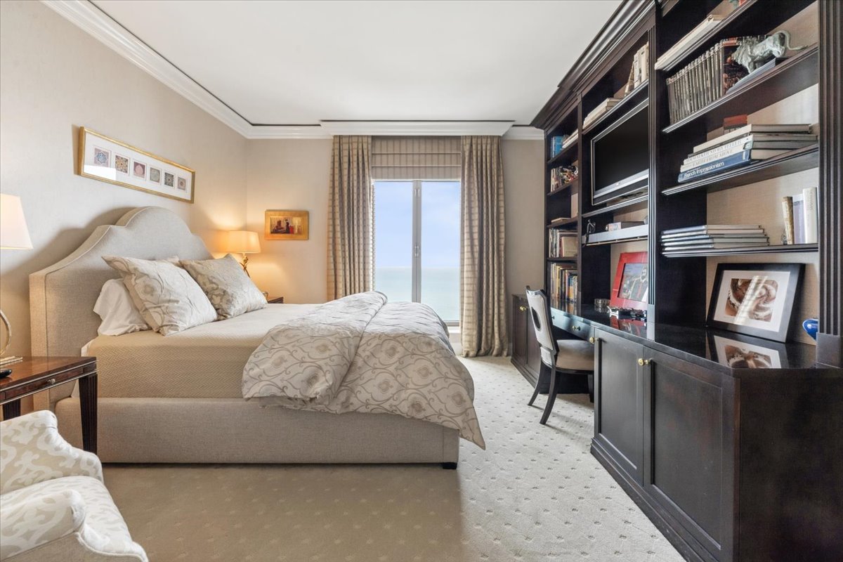 950 N Michigan Avenue Unit: 3805