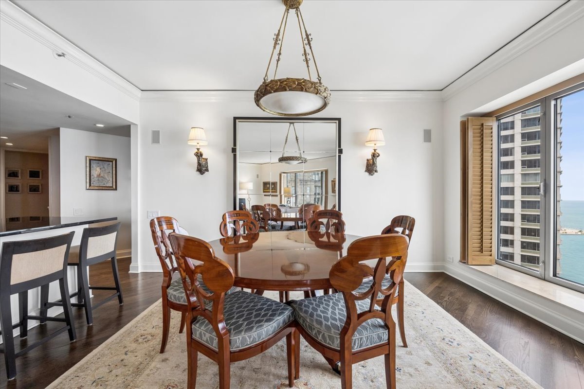 950 N Michigan Avenue Unit: 3805