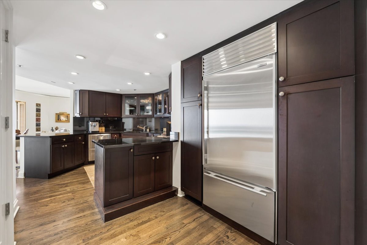 950 N Michigan Avenue Unit: 3805