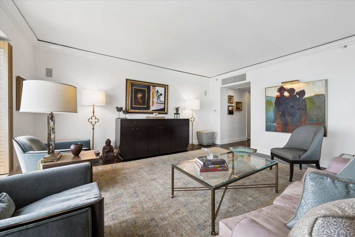 950 N Michigan Avenue Unit: 3805