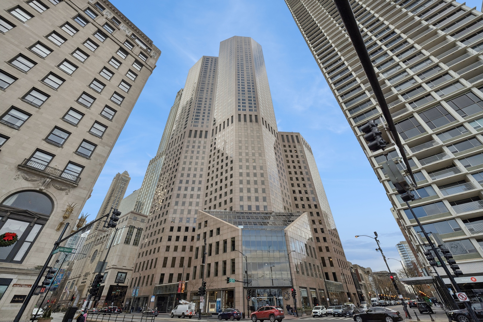 950 N Michigan Avenue Unit: 3805
