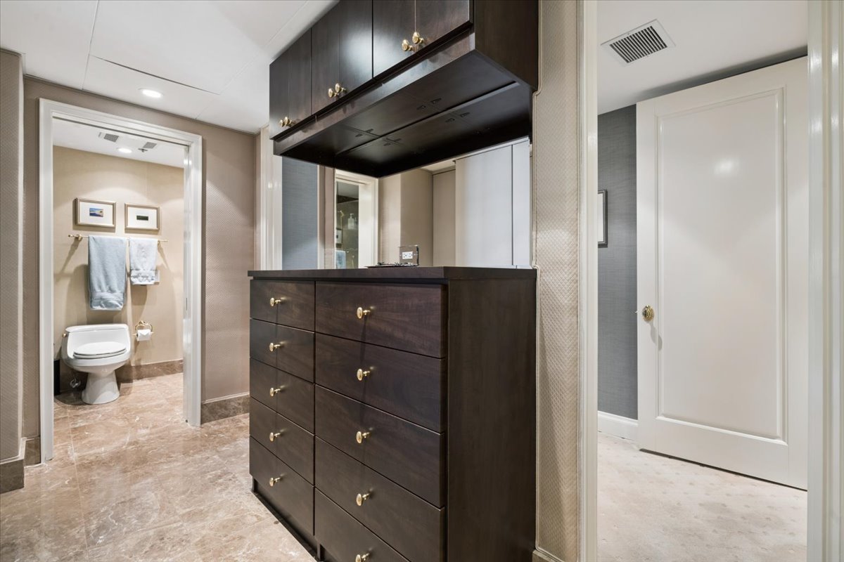 950 N Michigan Avenue Unit: 3805